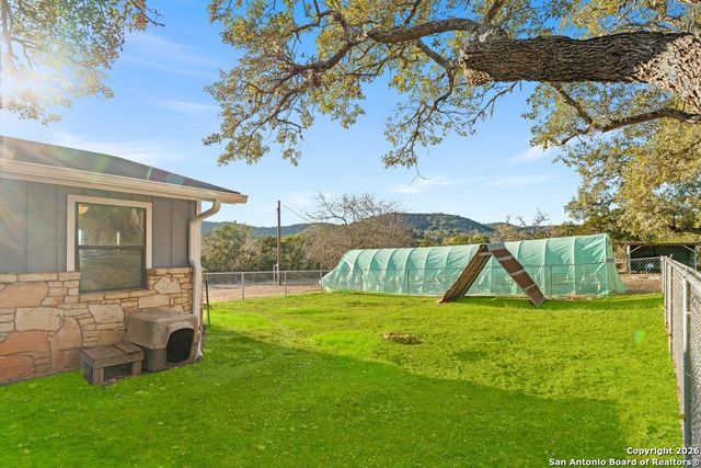 277 W Bear Springs, Pipe Creek, TX 78063