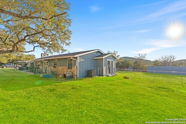 277 W Bear Springs, Pipe Creek, TX 78063