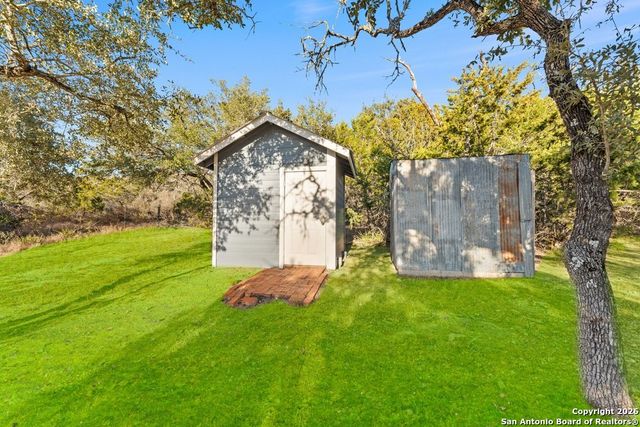 277 W Bear Springs, Pipe Creek, TX 78063