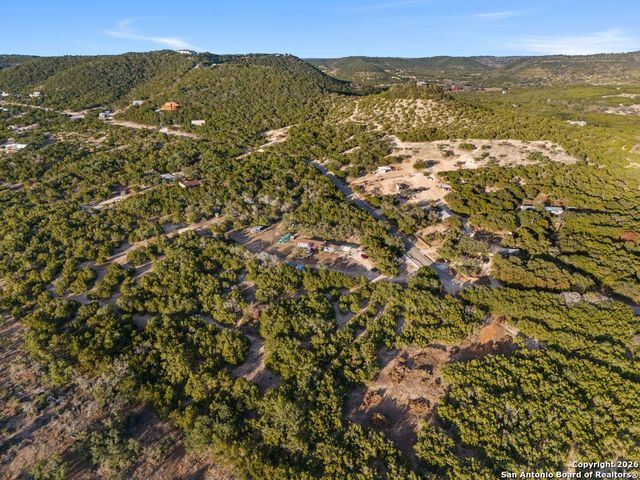 277 W Bear Springs, Pipe Creek, TX 78063