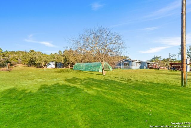 277 W Bear Springs, Pipe Creek, TX 78063