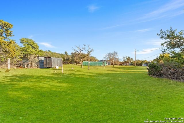 277 W Bear Springs, Pipe Creek, TX 78063