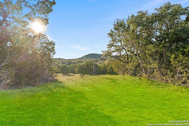 277 W Bear Springs, Pipe Creek, TX 78063