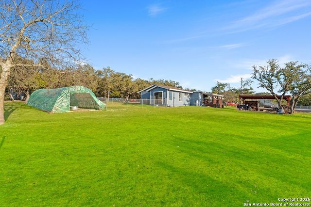 277 W Bear Springs, Pipe Creek, TX 78063