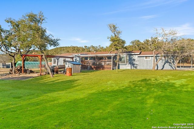 277 W Bear Springs, Pipe Creek, TX 78063