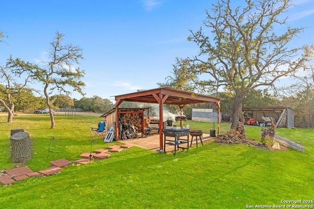 277 W Bear Springs, Pipe Creek, TX 78063