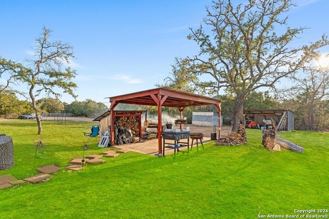 277 W Bear Springs, Pipe Creek, TX 78063