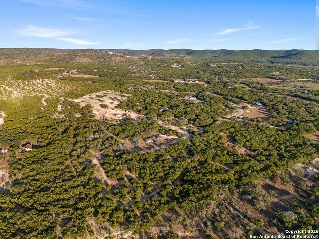 277 W Bear Springs, Pipe Creek, TX 78063