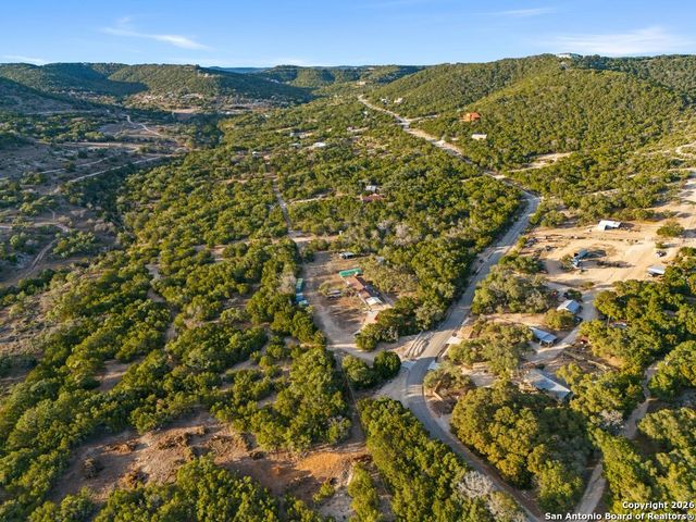 277 W Bear Springs, Pipe Creek, TX 78063