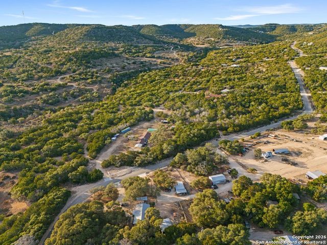 277 W Bear Springs, Pipe Creek, TX 78063