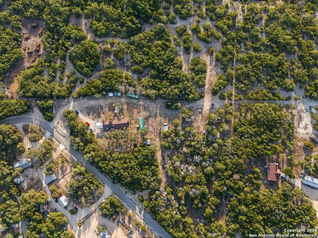 277 W Bear Springs, Pipe Creek, TX 78063