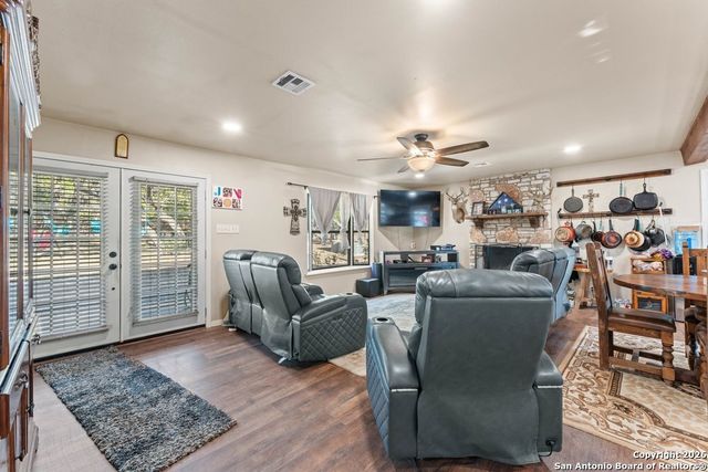 277 W Bear Springs, Pipe Creek, TX 78063