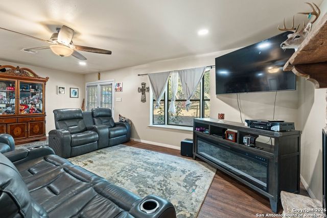 277 W Bear Springs, Pipe Creek, TX 78063