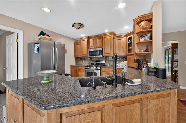 1443 Wilkshire Circle SW, North Canton, OH 44720