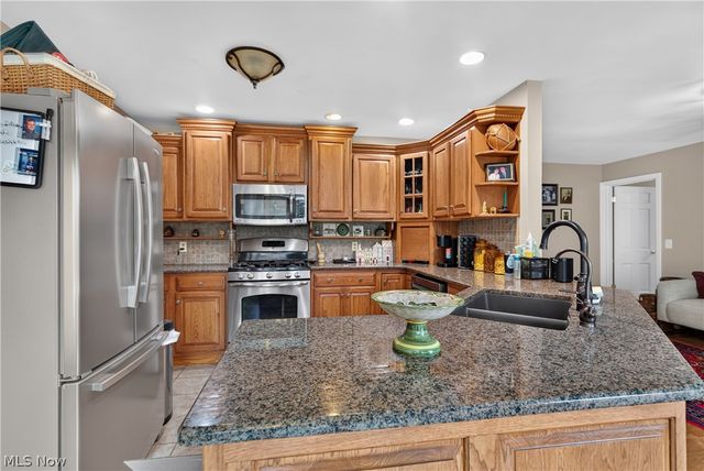 1443 Wilkshire Circle SW, North Canton, OH 44720