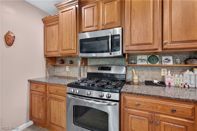 1443 Wilkshire Circle SW, North Canton, OH 44720