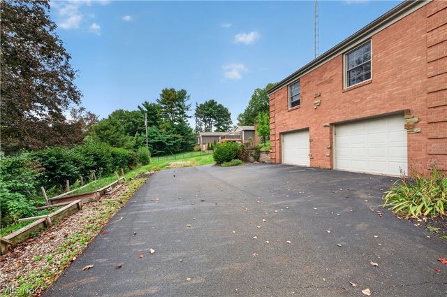1443 Wilkshire Circle SW, North Canton, OH 44720