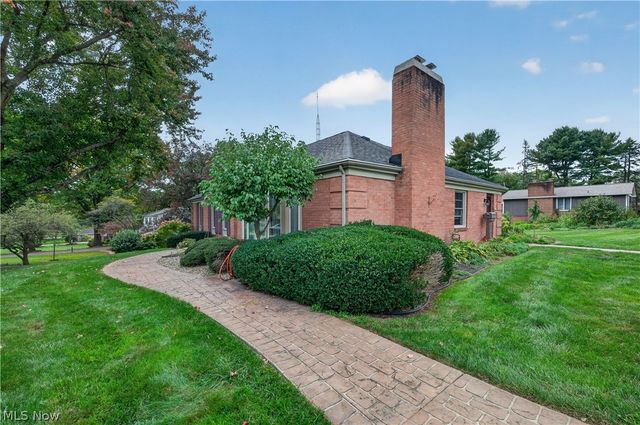 1443 Wilkshire Circle SW, North Canton, OH 44720