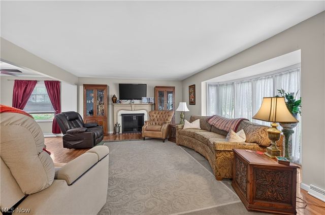 1443 Wilkshire Circle SW, North Canton, OH 44720