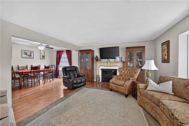 1443 Wilkshire Circle SW, North Canton, OH 44720