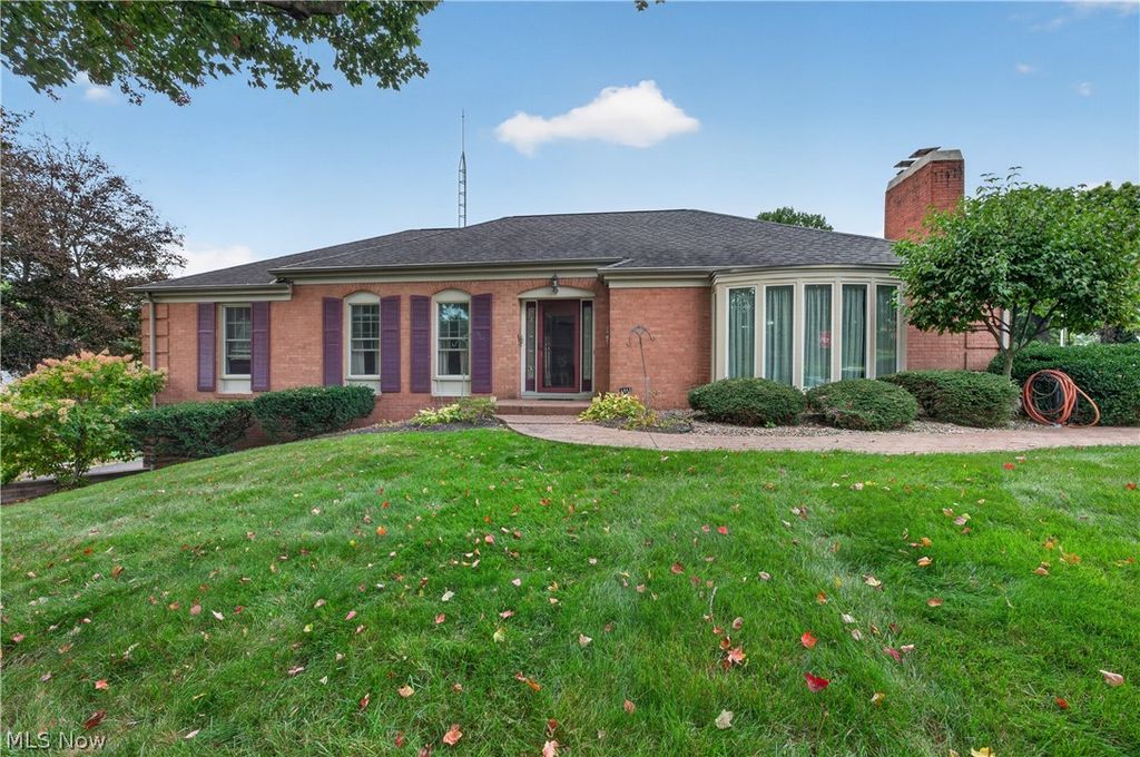 1443 Wilkshire Circle SW, North Canton, OH 44720