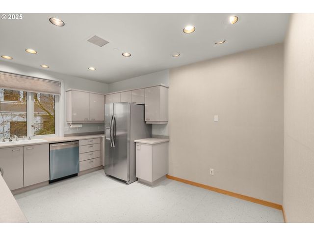 2020 Sw MARKET STREET Dr 101, Portland, OR 97201
