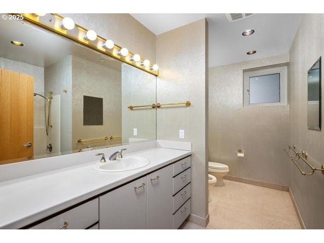 2020 Sw MARKET STREET Dr 101, Portland, OR 97201