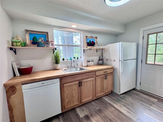 83 Westlake Road, Trinity, TX 75862