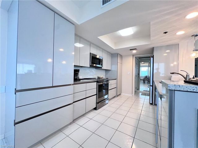 5550 Heron Point DR 704, Naples, FL 34108