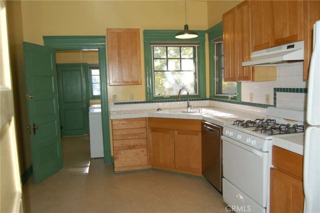 4162 CHESTNUT Street, Riverside, CA 92501