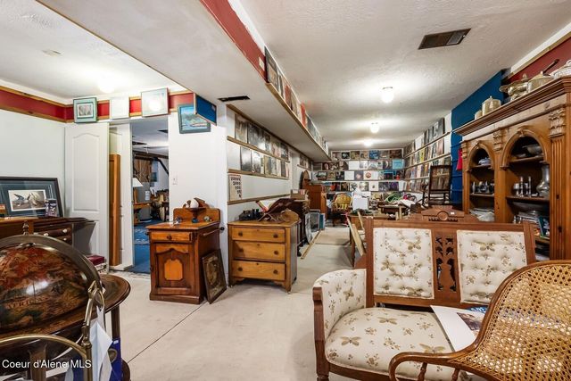 177 Hawkins Spur Rd, Sagle, ID 83860