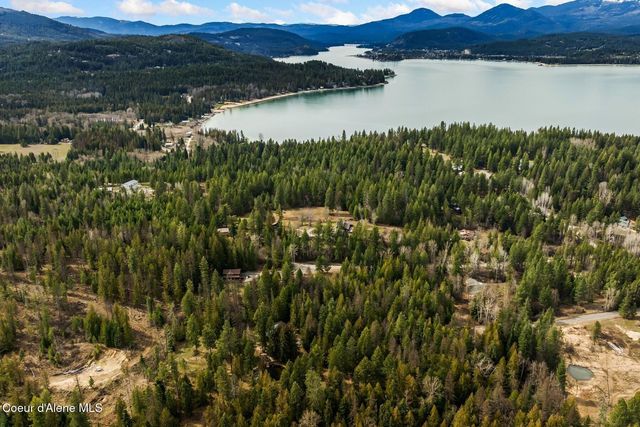 177 Hawkins Spur Rd, Sagle, ID 83860