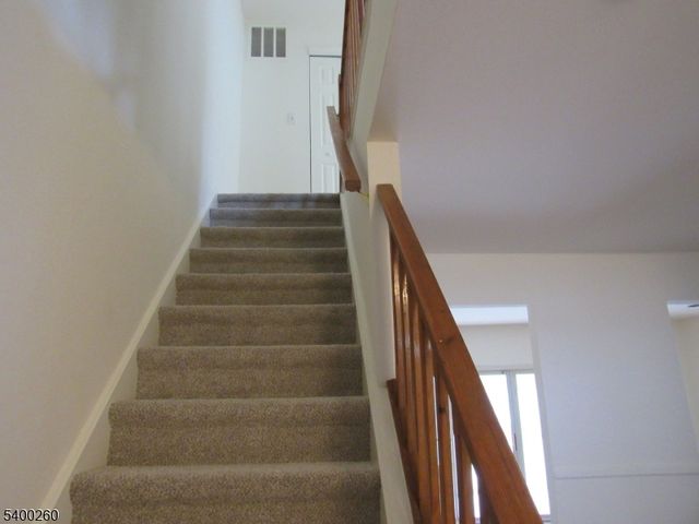 32 Lafayette Ct, North Brunswick Twp., NJ 08902