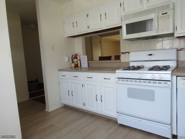 32 Lafayette Ct, North Brunswick Twp., NJ 08902