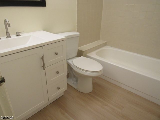 32 Lafayette Ct, North Brunswick Twp., NJ 08902