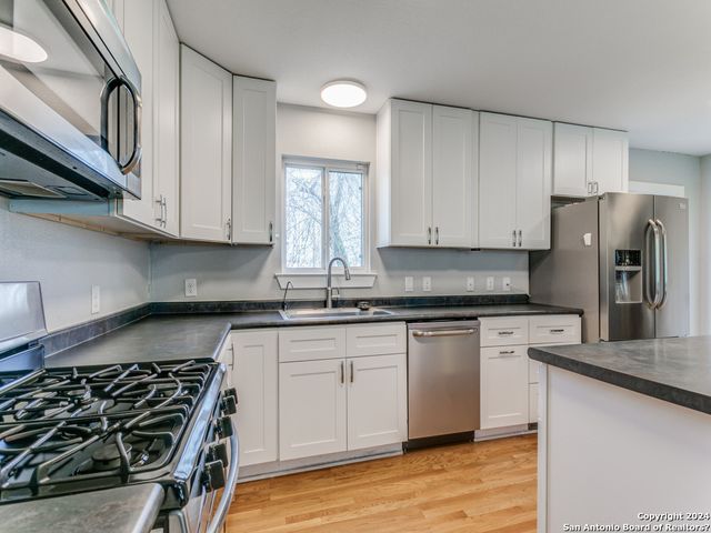 107 BLAKELEY DR, San Antonio, TX 78209