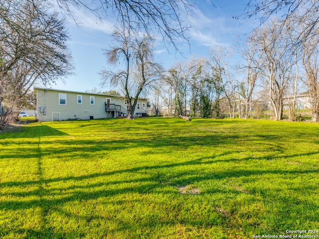 107 BLAKELEY DR, San Antonio, TX 78209