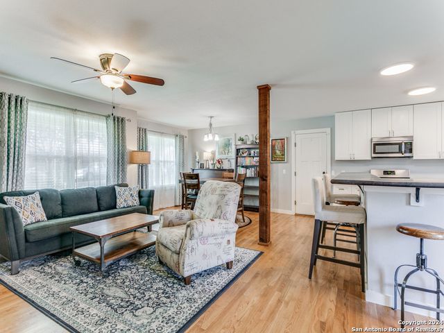 107 BLAKELEY DR, San Antonio, TX 78209