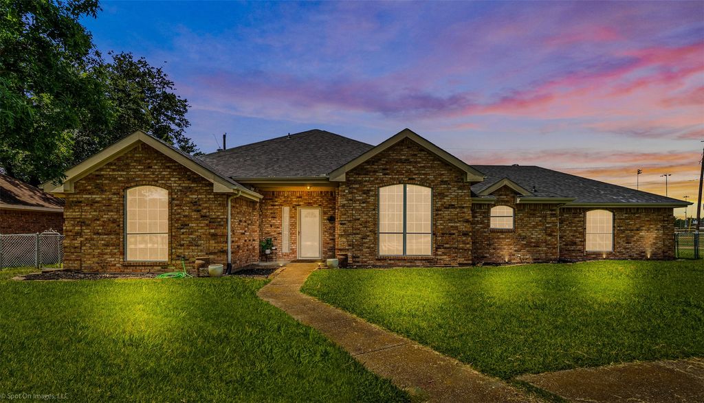 406 Mulberry Circle, Forney, TX 75126