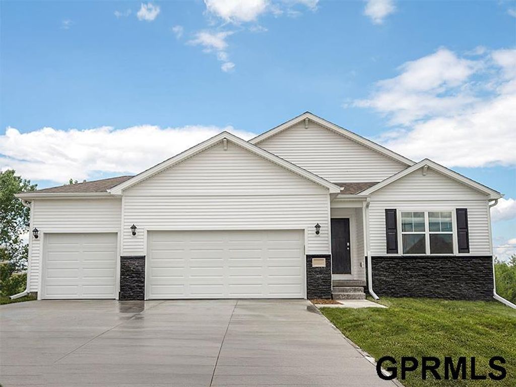 17020 Craig Street, Bennington, NE 68007