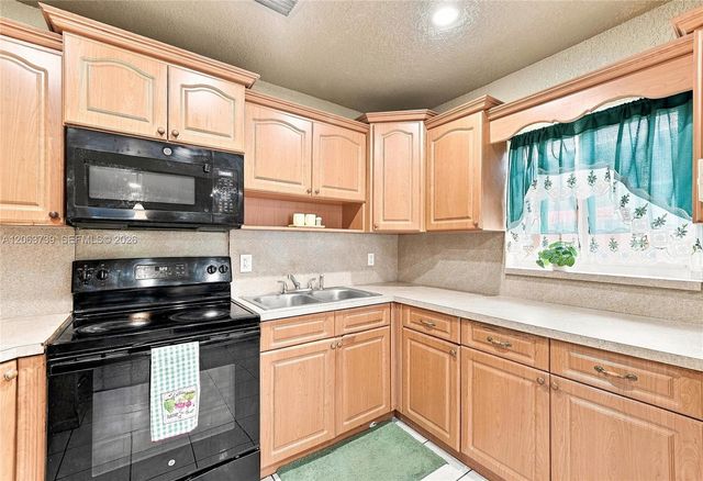 266 SW 7th Ct, Deerfield Beach, FL 33441