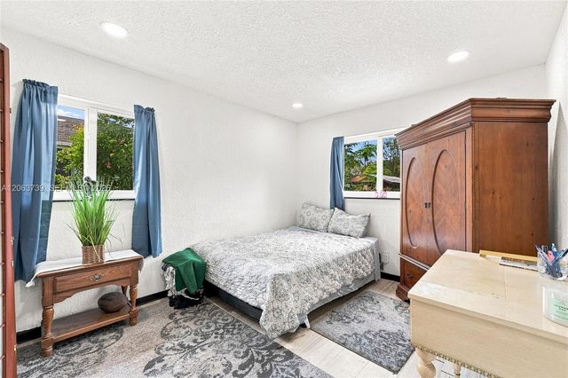 266 SW 7th Ct, Deerfield Beach, FL 33441