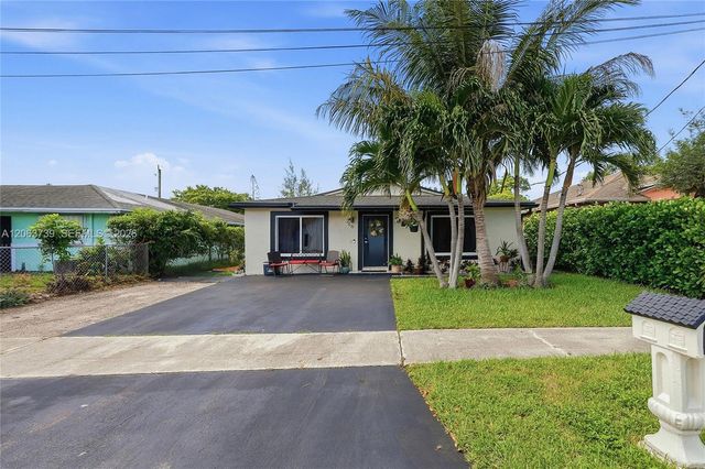 266 SW 7th Ct, Deerfield Beach, FL 33441