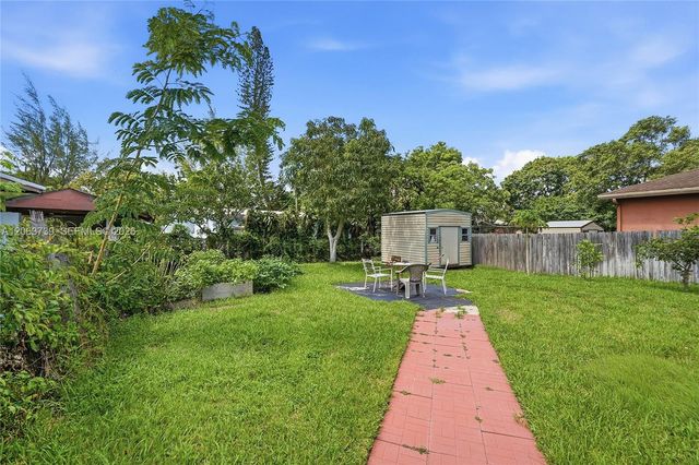 266 SW 7th Ct, Deerfield Beach, FL 33441