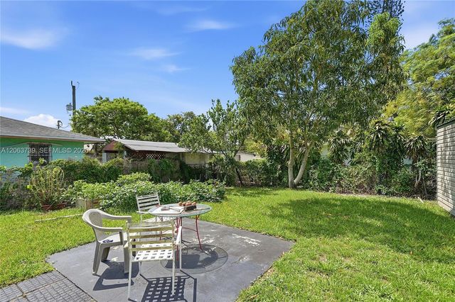 266 SW 7th Ct, Deerfield Beach, FL 33441
