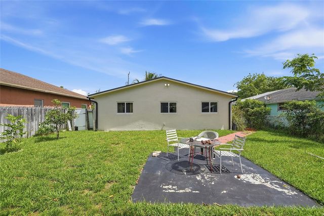 266 SW 7th Ct, Deerfield Beach, FL 33441