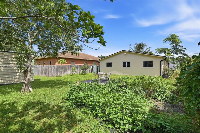 266 SW 7th Ct, Deerfield Beach, FL 33441