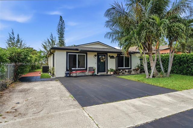 266 SW 7th Ct, Deerfield Beach, FL 33441