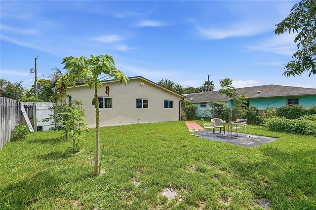 266 SW 7th Ct, Deerfield Beach, FL 33441