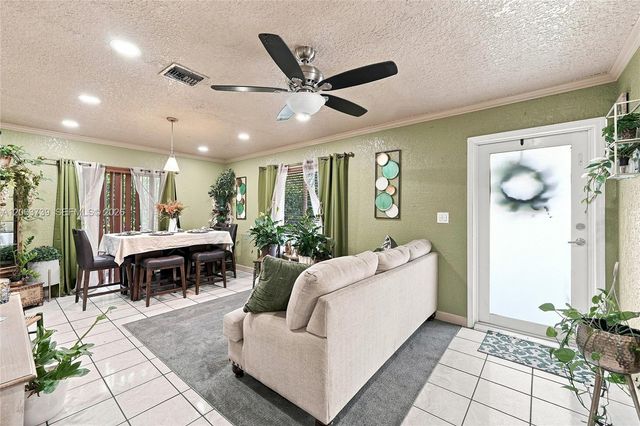 266 SW 7th Ct, Deerfield Beach, FL 33441